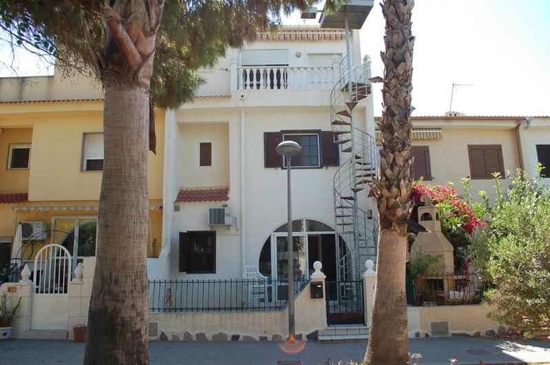 Townhouse for sale in Mil Palmeras, Alicante