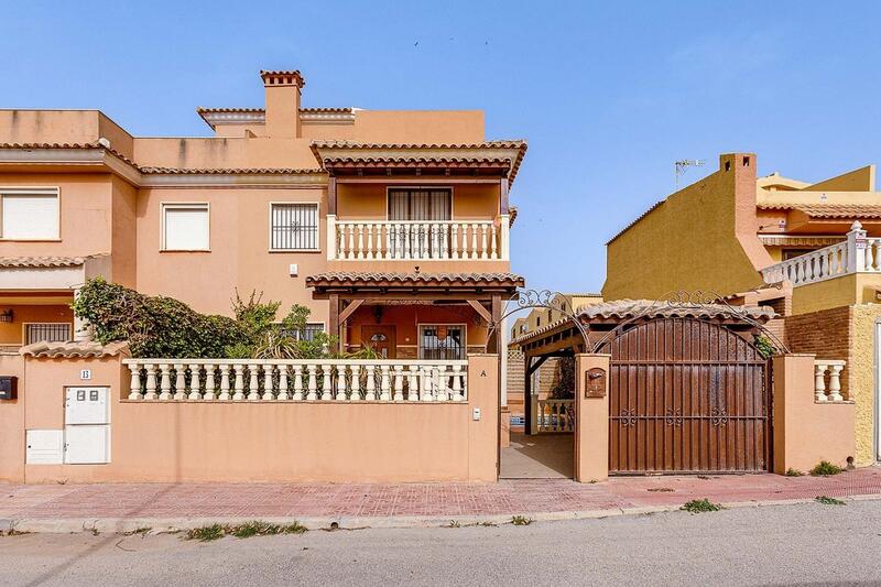 Villa til salgs i Torrevieja, Alicante