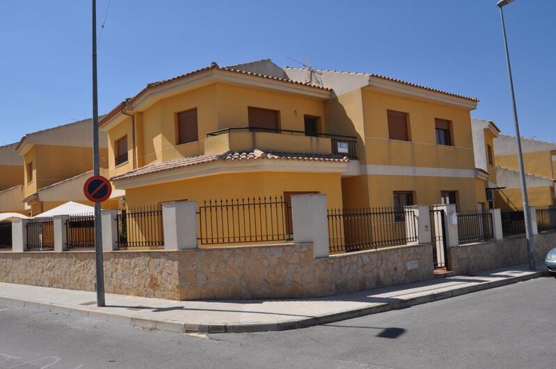 городская тюрьма продается в Pinoso, Alicante