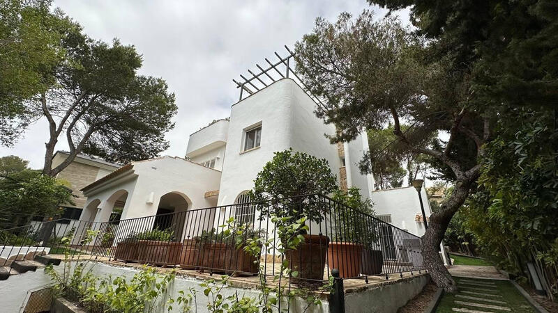 5 bedroom Villa for sale