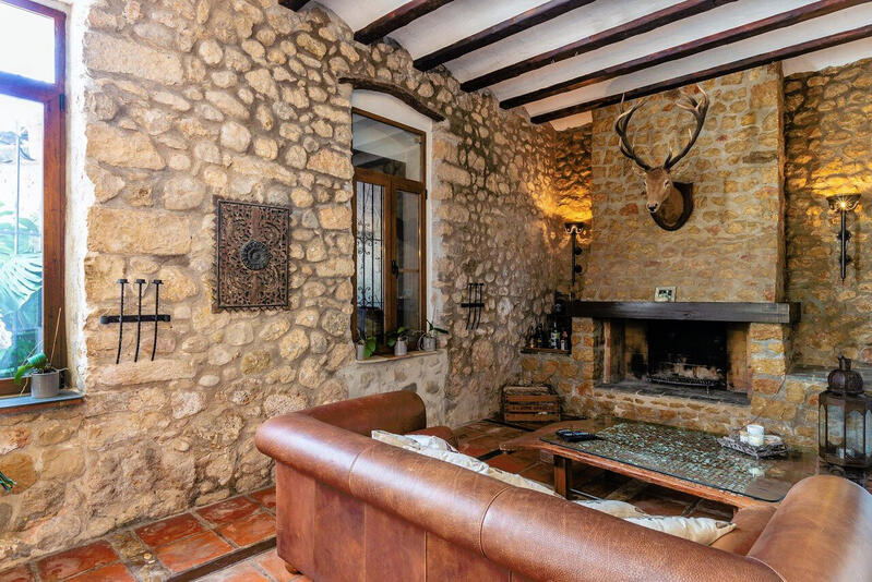 6 bedroom Country House for sale