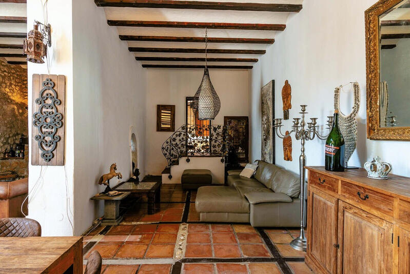6 bedroom Country House for sale
