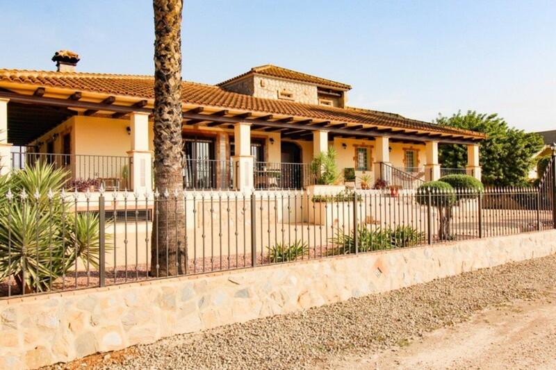 Villa for sale in Bigastro, Alicante