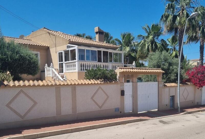 Villa till salu i Los Balcones, Alicante