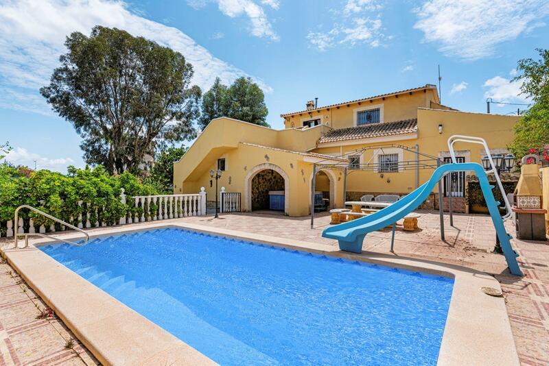Villa til salg i Jacarilla, Alicante