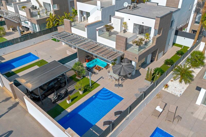 Villa for sale in Guardamar del Segura, Alicante