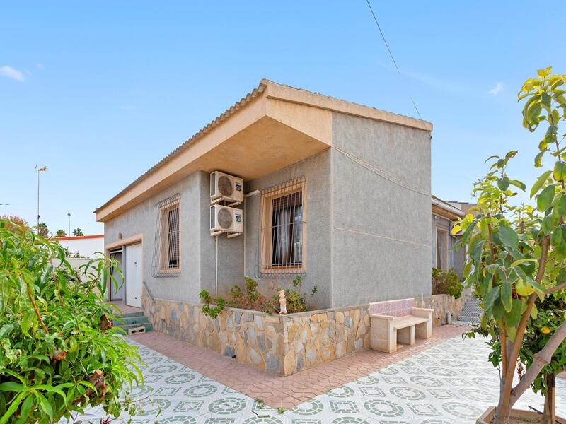 вилла продается в Torrevieja, Alicante