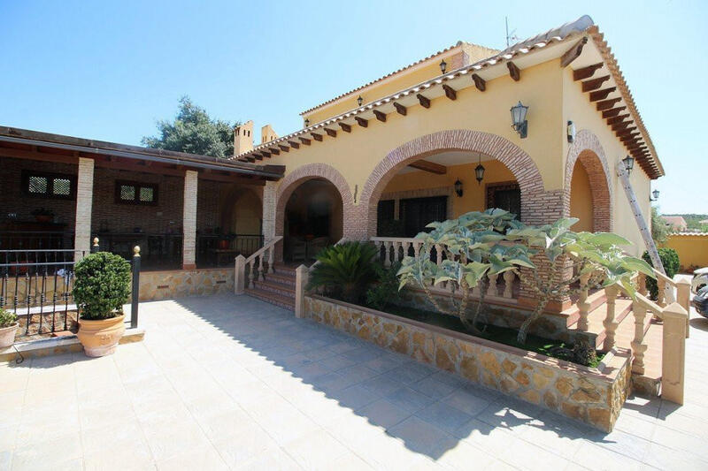 Villa for sale in Bigastro, Alicante