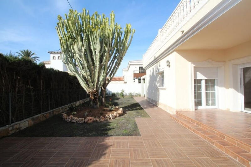 4 Cuarto Villa en venta