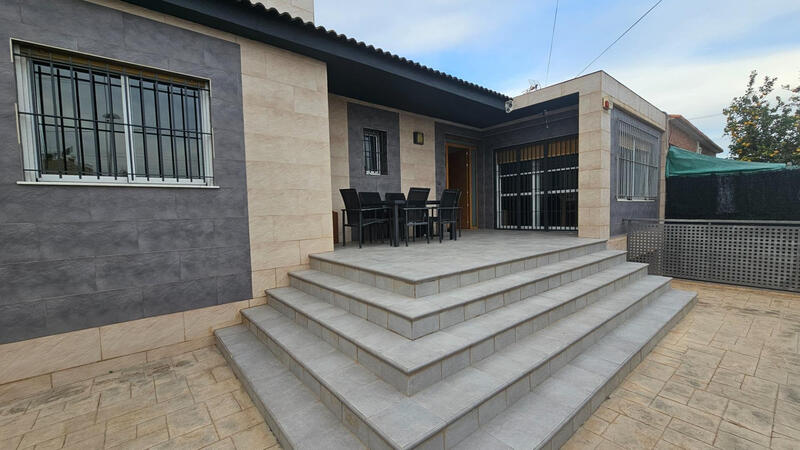 Villa à vendre dans Torrevieja, Alicante