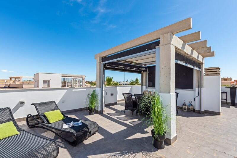 Villa til salgs i Punta Prima, Alicante