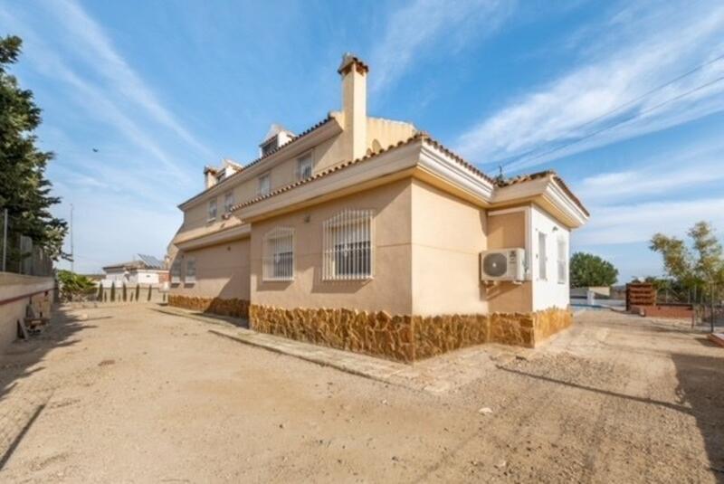 Villa til salgs i Alacant/Alicante, Alicante