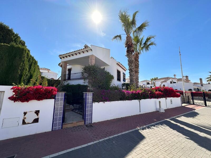 Villa til salgs i Algorfa, Alicante
