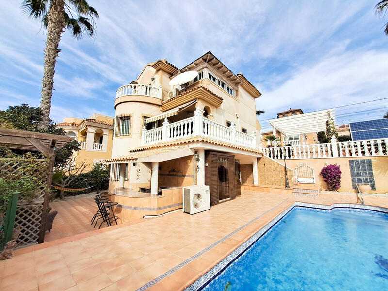 5 bedroom Villa for sale