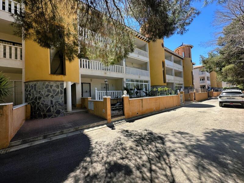 квартира продается в Cabo Roig, Alicante