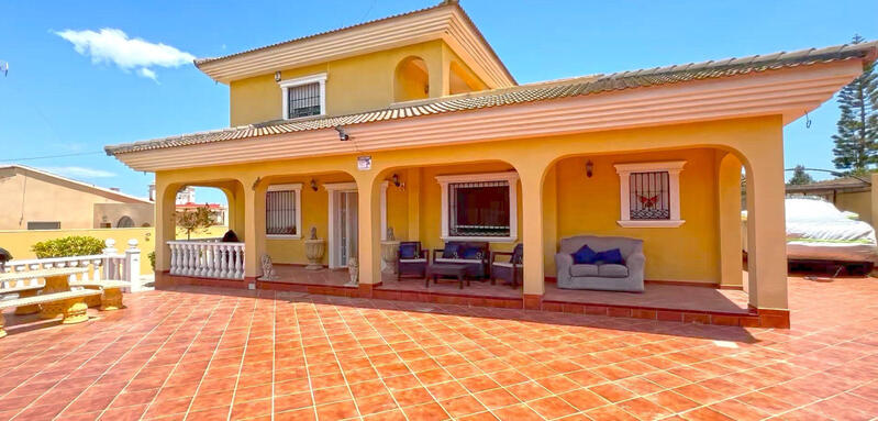 Villa à vendre dans Torrevieja, Alicante