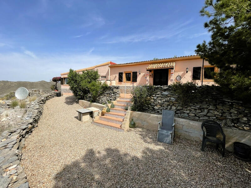 4 bedroom Country House for sale