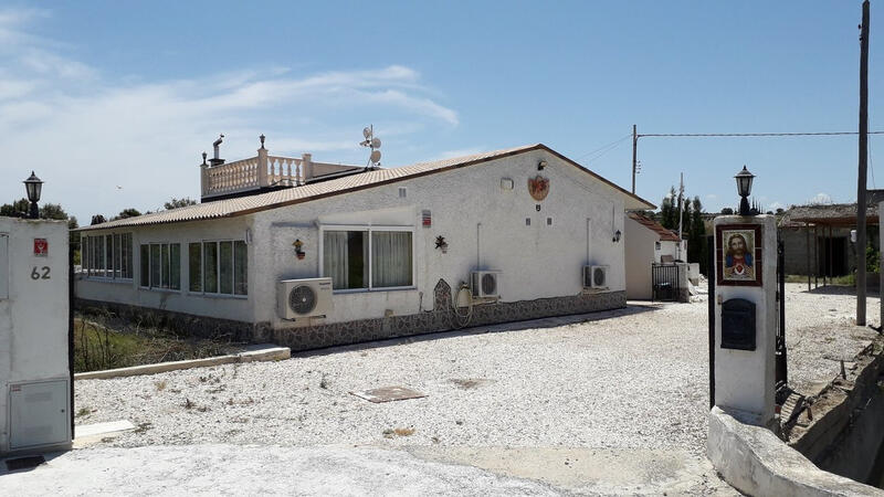 Country House for sale in Heredades, Alicante