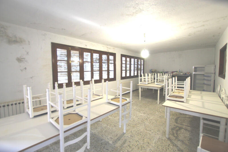 6 bedroom Country House for sale