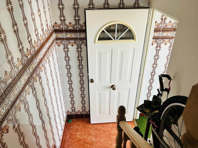 2 slaapkamer Gezinswoning Te koop