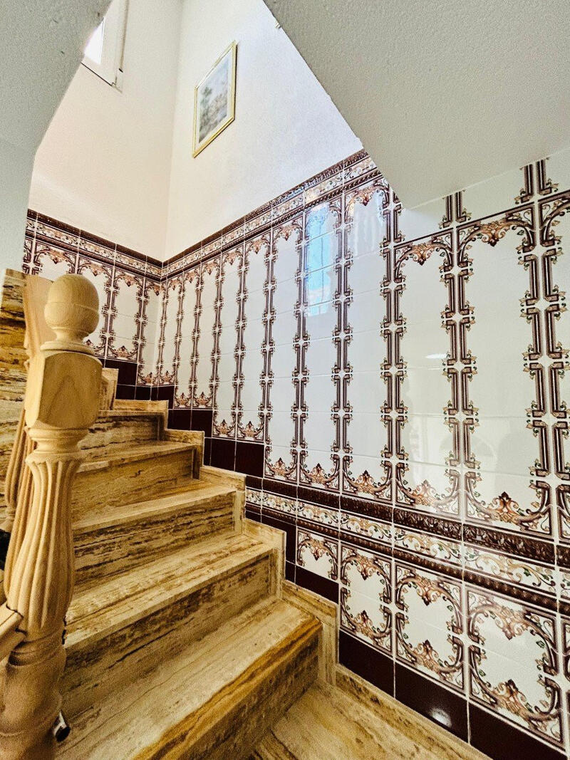 2 slaapkamer Gezinswoning Te koop