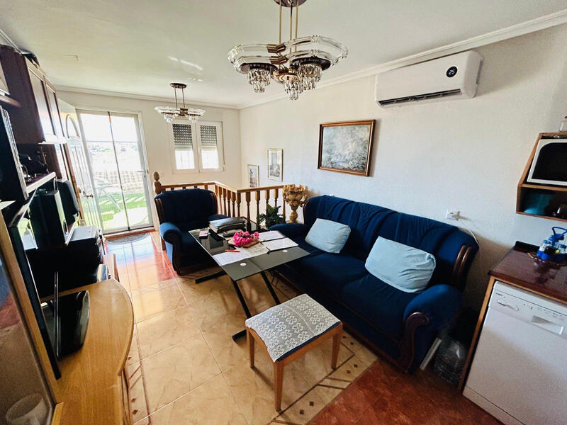 2 slaapkamer Gezinswoning Te koop