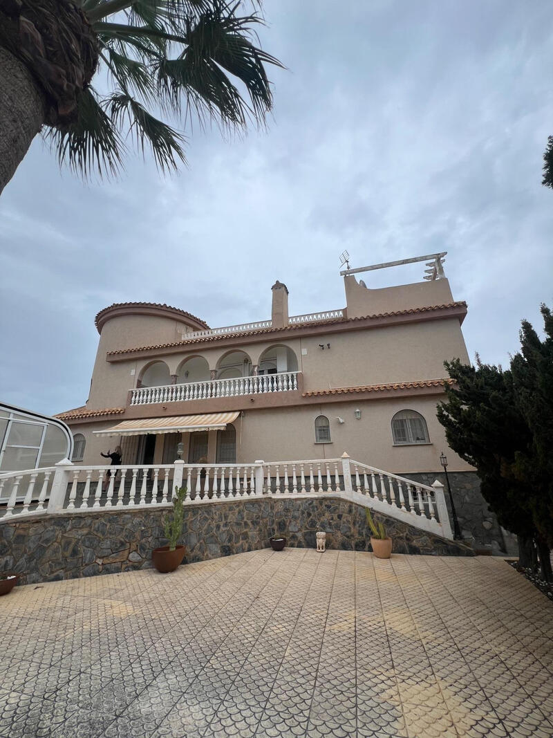 Villa for sale in Torrevieja, Alicante