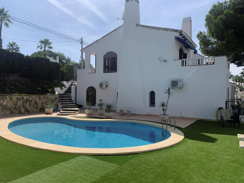 Villa til salgs i Villamartin, Alicante