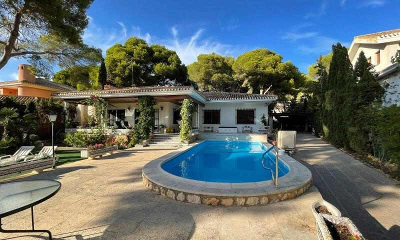 Villa till salu i Campoamor, Alicante
