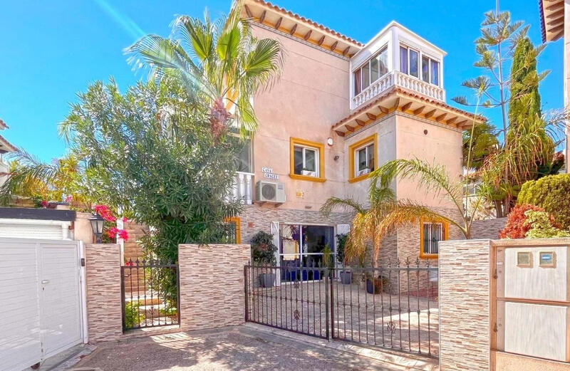 Villa zu verkaufen in La Zenia, Alicante