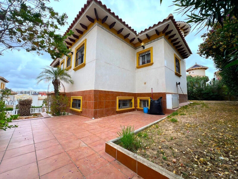 Villa zu verkaufen in Orihuela, Alicante