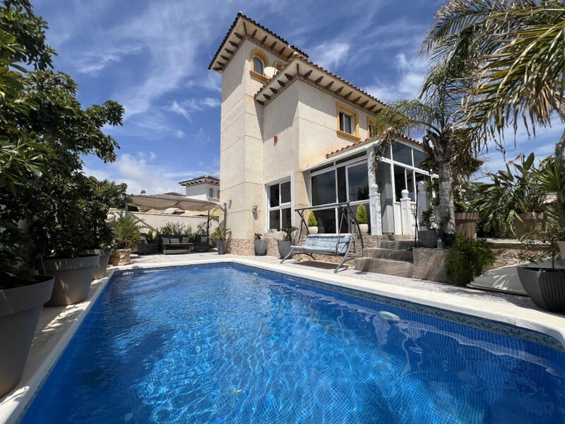 Villa til salg i Orihuela, Alicante
