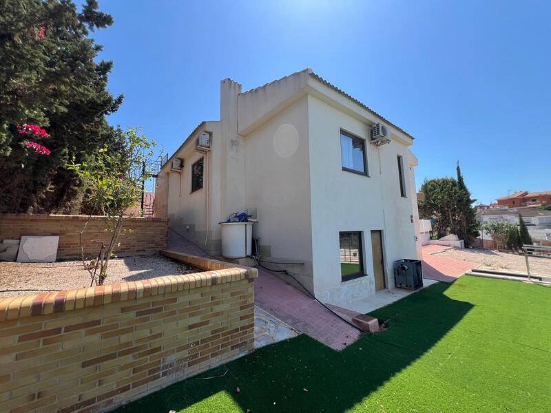 Villa til salg i Torrevieja, Alicante