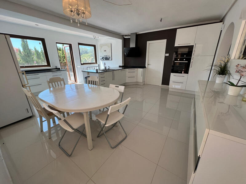 5 bedroom Villa for sale
