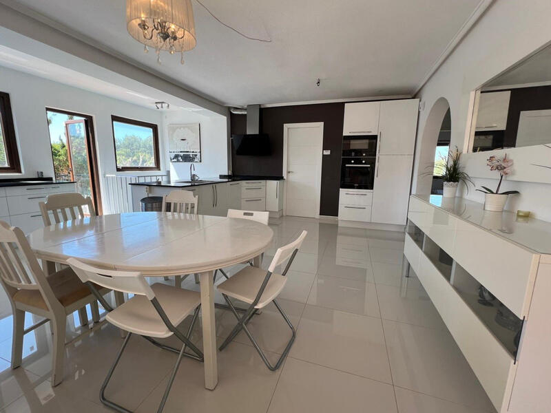 5 bedroom Villa for sale