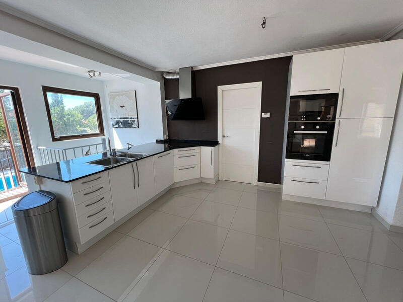 5 bedroom Villa for sale