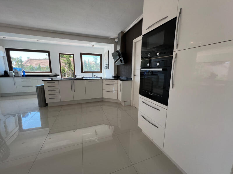 5 bedroom Villa for sale
