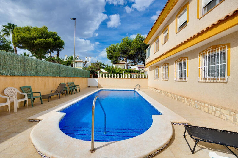 3 Cuarto Villa en venta