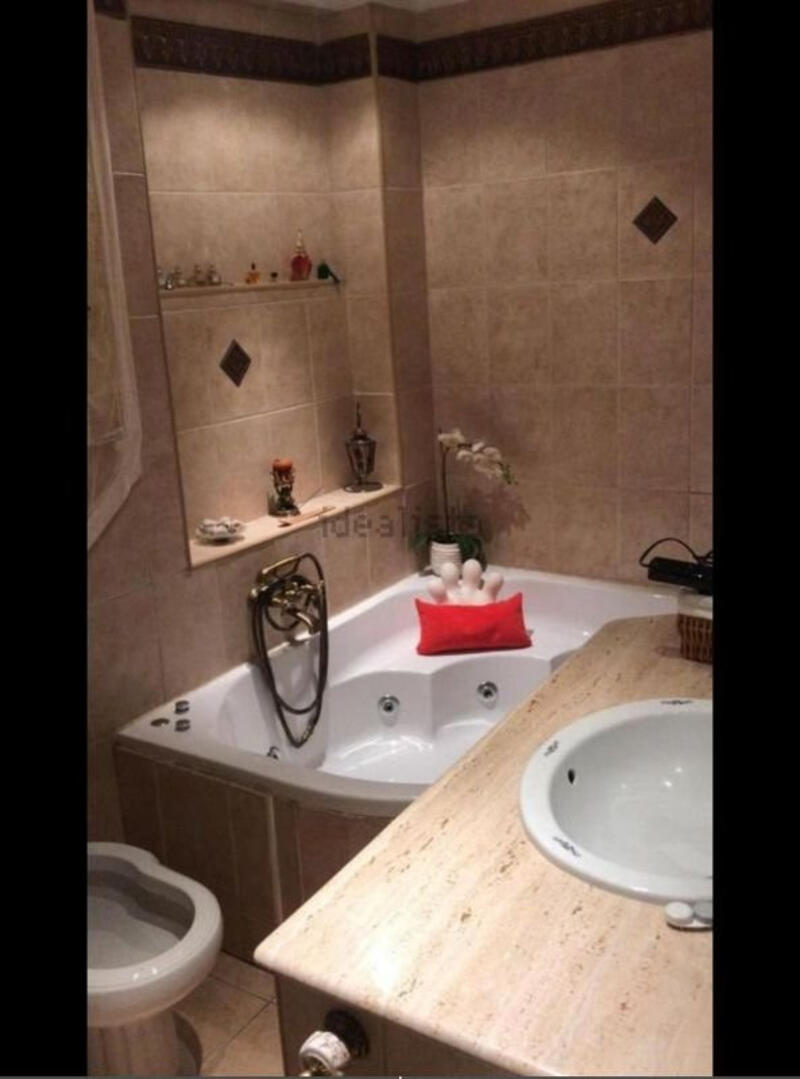7 bedroom Apartment for sale
