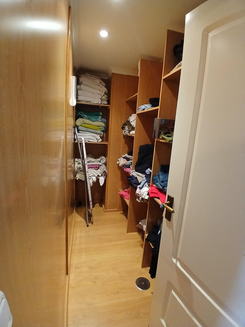 4 Schlafzimmer Stadthaus zu verkaufen