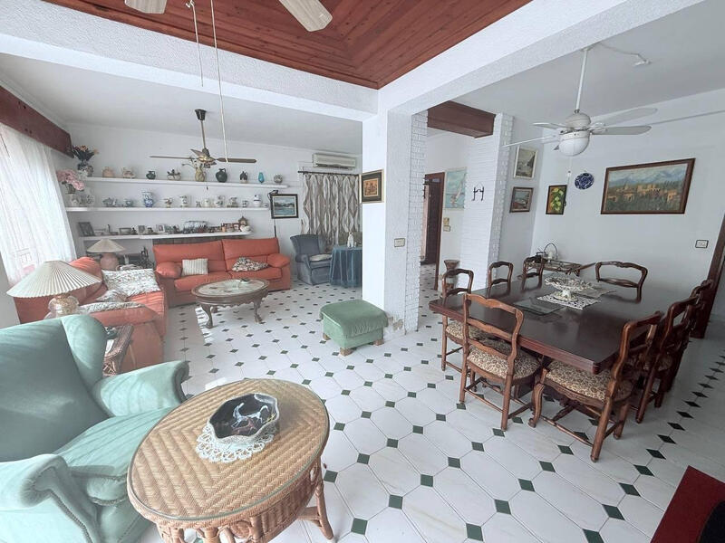 4 Cuarto Villa en venta