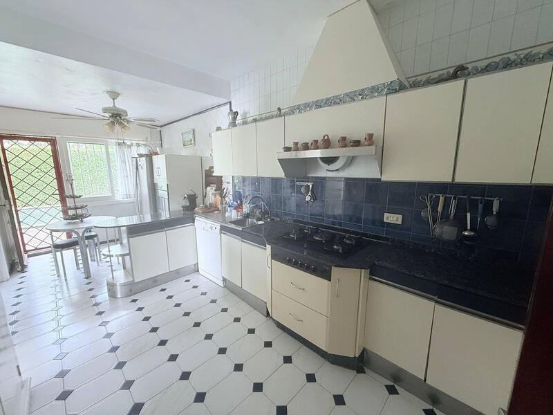 4 Cuarto Villa en venta