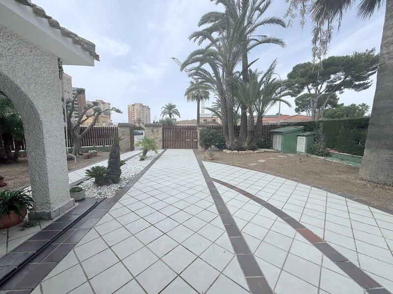 4 Cuarto Villa en venta
