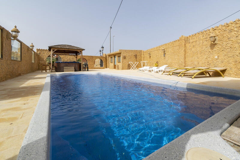 вилла продается в Torrevieja, Alicante