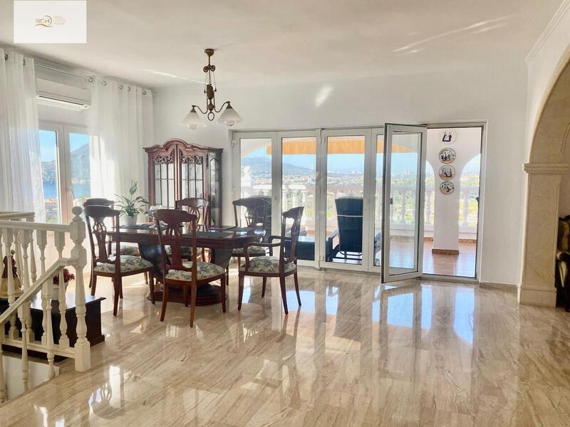 4 slaapkamer Gezinswoning Te koop
