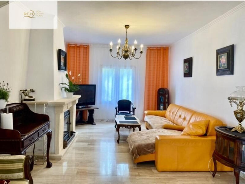 4 slaapkamer Gezinswoning Te koop
