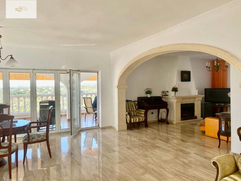 4 slaapkamer Gezinswoning Te koop