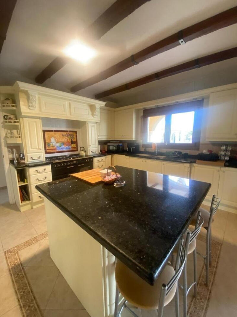 5 bedroom Country House for sale