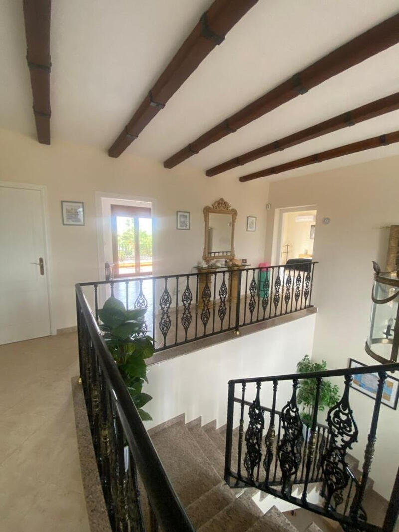 5 bedroom Country House for sale