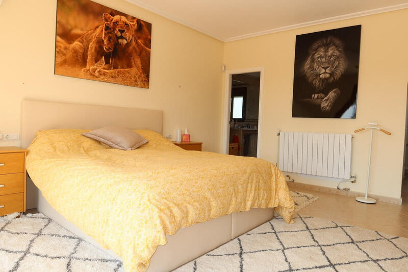 5 bedroom Country House for sale